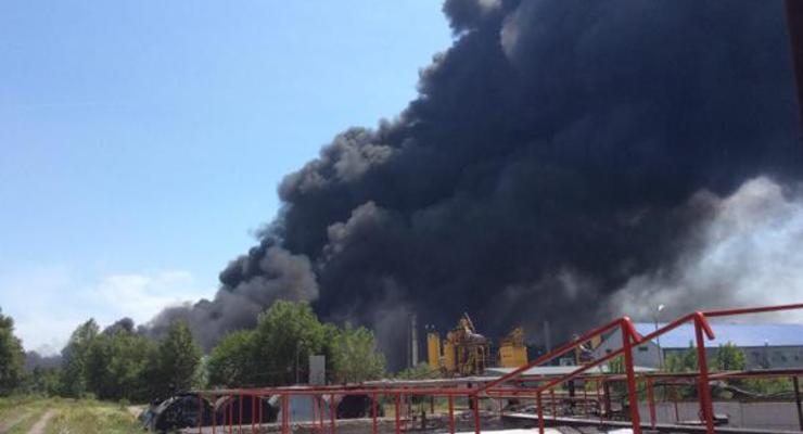 Пожар на нефтебазе под Киевом: версии и новые подробности