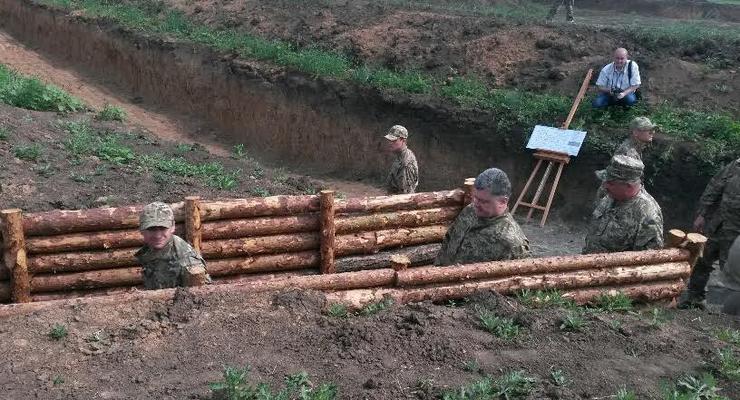 Порошенко сообщил, когда будут готовы линии обороны на Донбассе