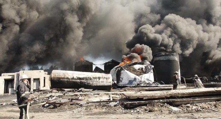 На нефтебазе под Киевом продолжает гореть одна емкость с горючим