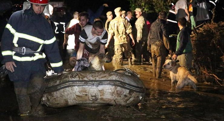 Наводнение в Тбилиси: СМИ сообщают о 10 погибших
