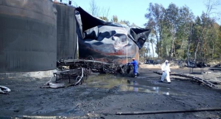 ГСЧС: На месте пожара на нефтебазе под Киевом сосредоточено 44 единицы техники и 130 спасателей