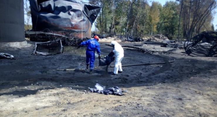 МВД: Пожар на нефтебазе под Киевом возник во время нелегального смешивания нефтепродуктов и присадок
