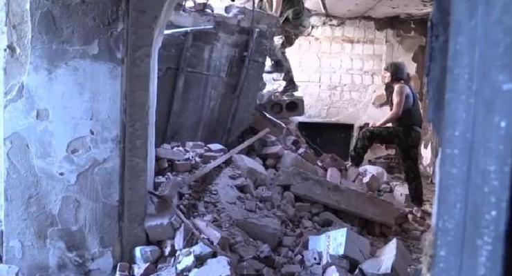 В сети появилось видео, как боевики атакуют Пески после отъезда миссии ОБСЕ