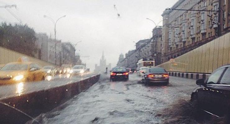В России из-за сильных ливней затопило Курск и Москву
