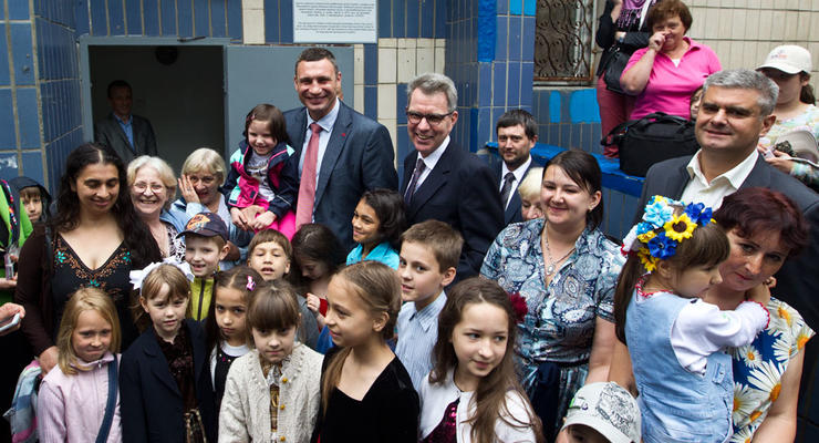 Кличко и Пайетт открыли в Киеве центр помощи для беженцев