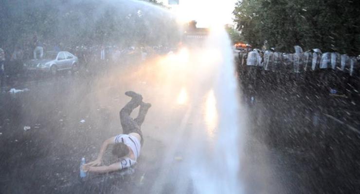 В центре Еревана полиция жестоко разогнала митинг