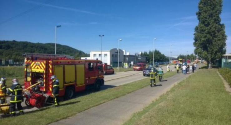 Исламисты атаковали завод во Франции, один человек погиб - СМИ