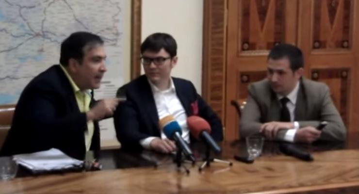 Саакашвили накричал на главу Госавиаслужбы, обвинил в обслуживании олигарха