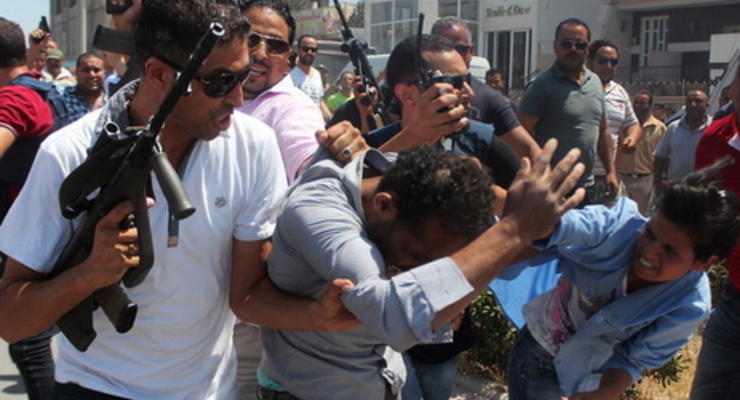 СМИ: В результате теракта в Тунисе погибли 37 человек, 38 получили ранения