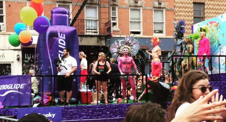 Русскоязычные геи прошли колонной на ЛГБТ-прайде в Нью-Йорке