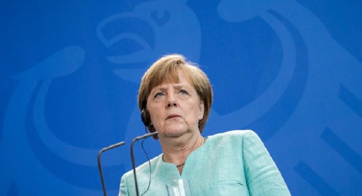 Меркель отказалась обсуждать помощь Афинам до референдума