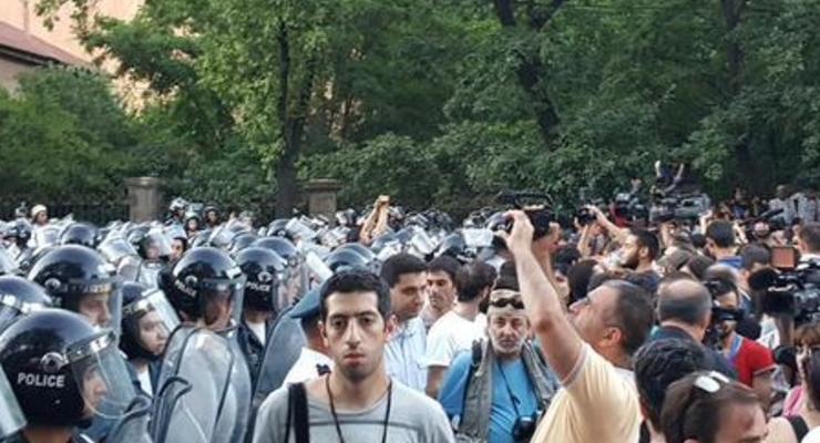 Митингующие в Ереване не намерены вести переговоры о новом месте проведения акции протеста