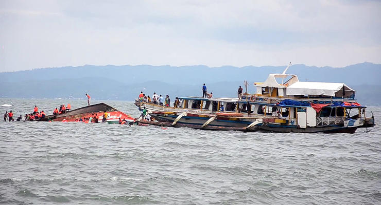 На Филиппинах перевернулся паром: 36 жертв