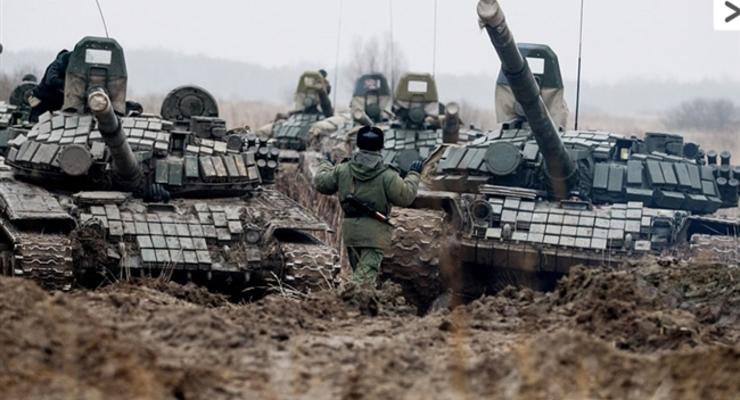 Боевиками Донбасса руководят 6 русских военачальников - Bloomberg