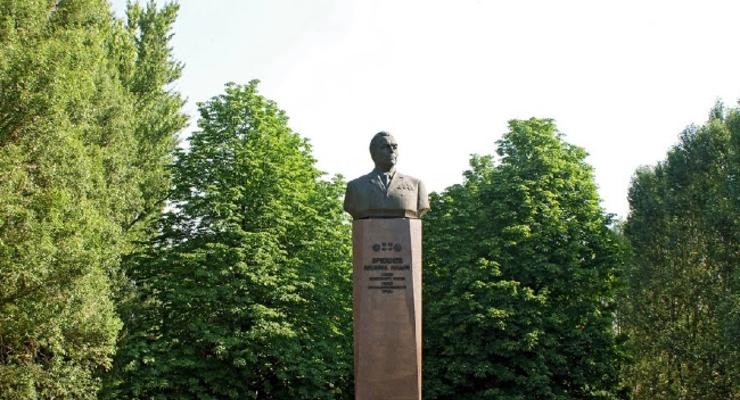 Власти Днепродзержинска намерены демонтировать памятник Брежневу