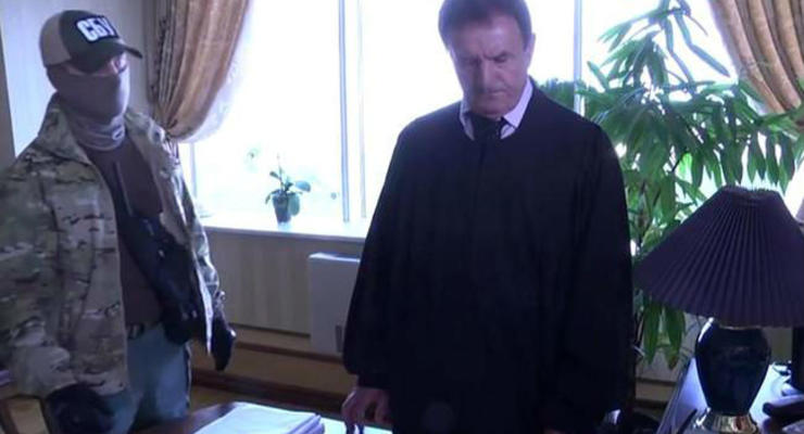 Опальный судья Чернушенко объявлен в розыск