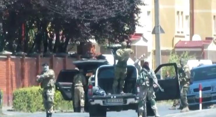 В Сеть попало полное видео начала конфликта в Мукачево