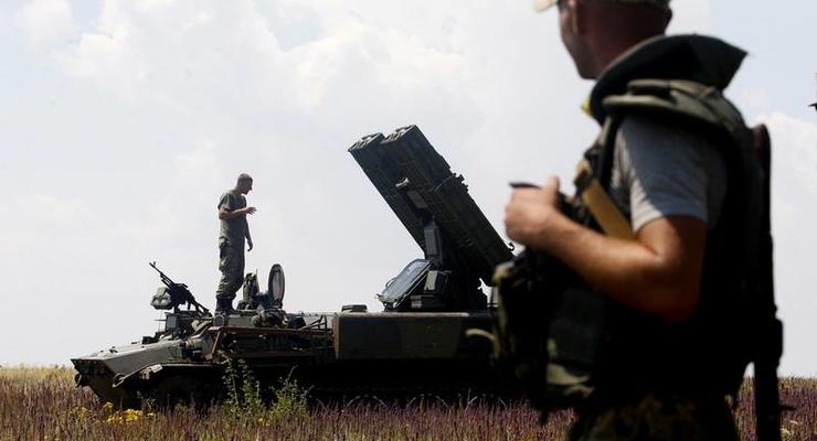 На Луганщине боевики обстреляли колонну украинских военных