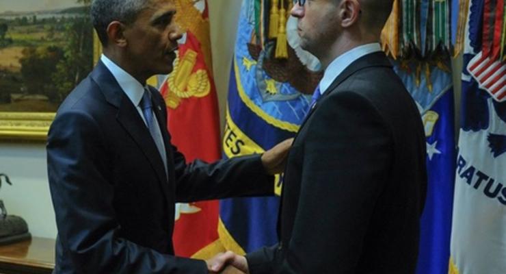 Как Яценюк провел встречу в США: рукопожатие Обамы и объятья Байдена