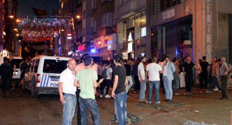 Неизвестный открыл стрельбу в центре Стамбула: ранено 5 человек