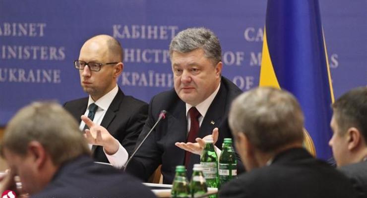 Большинство украинцев недовольны Порошенко и Яценюком - опрос