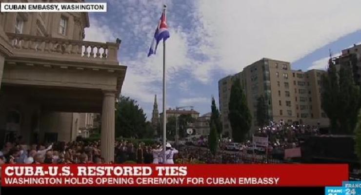 В Вашингтоне над посольством Кубы поднят флаг