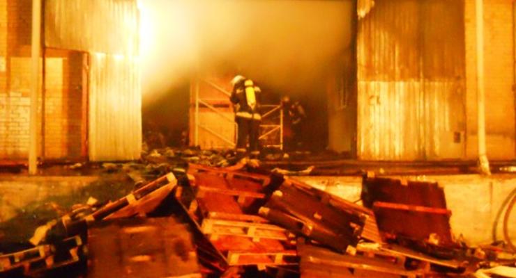 Масштабный пожар в Киеве: в Голосеево горели склады