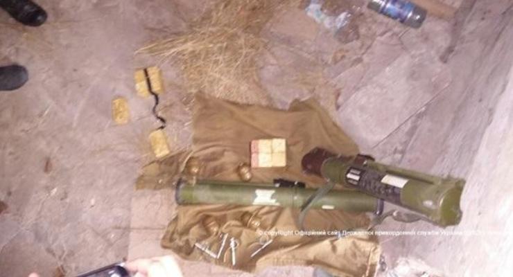 На Луганщине пограничники обнаружили тайник с оружием