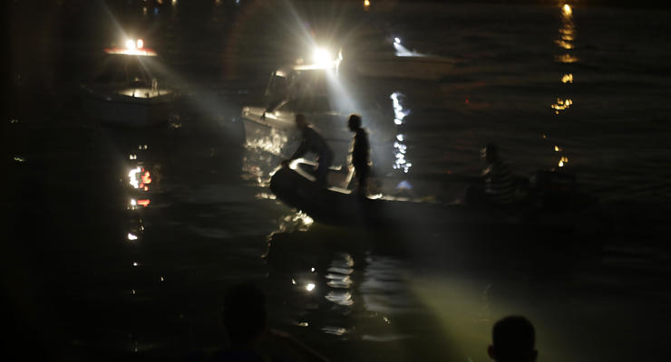 В Египте лодка столкнулась с баржей: 15 погибших