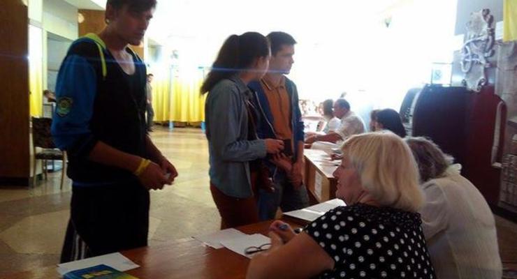 В Чернигове проходят довыборы в парламент