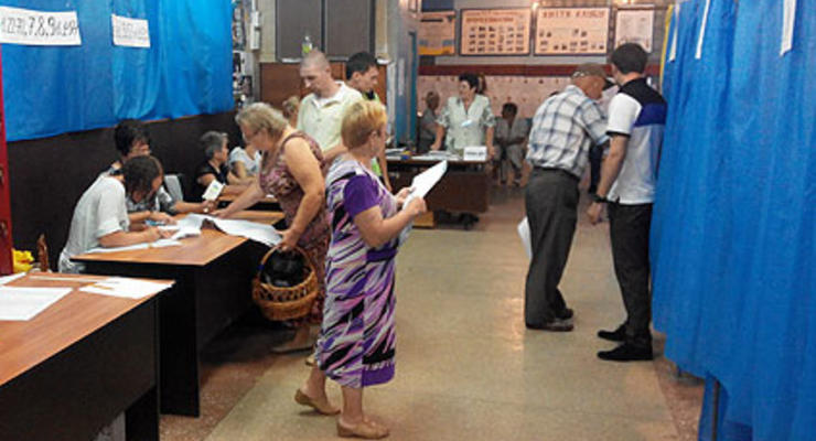 "Чесно": В Чернигове избирателей заманивали на участок билетами на концерт