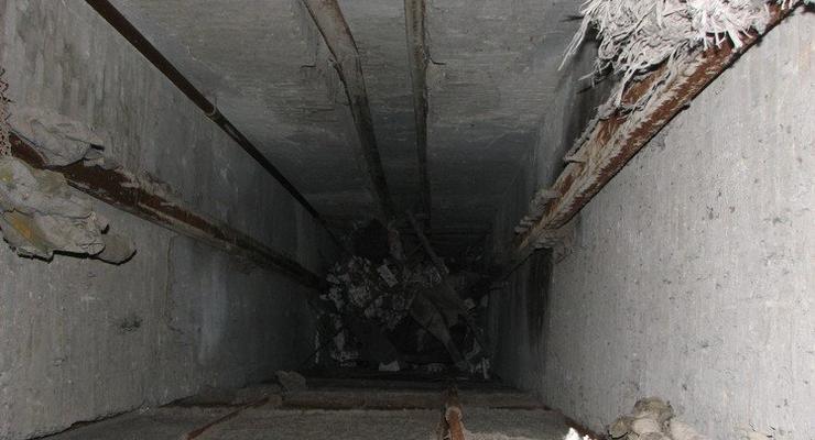 В Николаеве при падении в шахту лифта разбился подросток