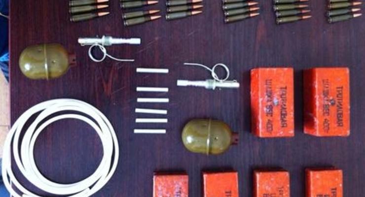 СБУ задержала военных, торговавших оружием и боеприпасами