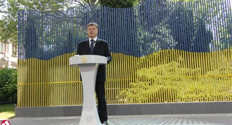 Порошенко пообещал крымским татарам территориальную автономию