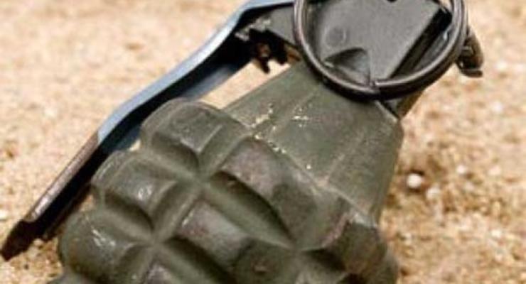 В Черкассах мужчина бросил гранату во двор частного жилого дома