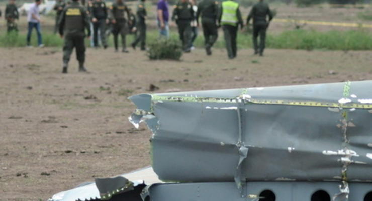 В результате аварии военного самолета в Колумбии погибли 11 человек