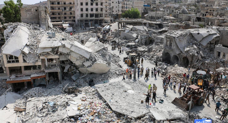 В Сирии военный самолет рухнул на рынок: десятки погибших