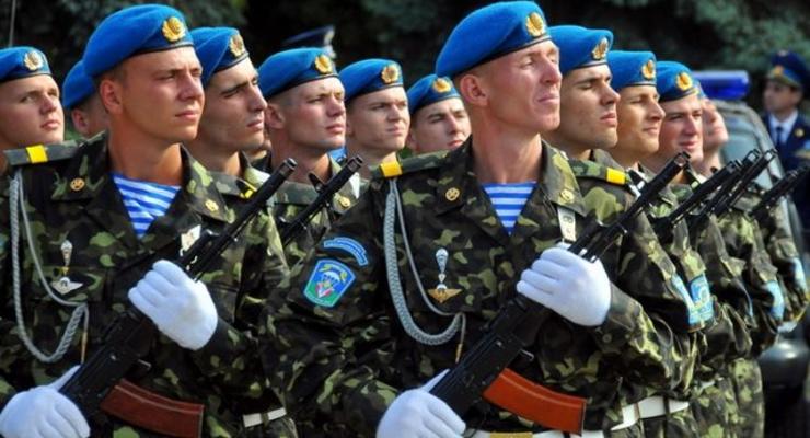 Десантников РФ поздравили с Днем ВДВ плакатами с украинскими военными