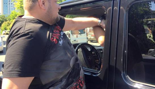 Депутат Мосийчук напал на водителя Mercedes в Одессе