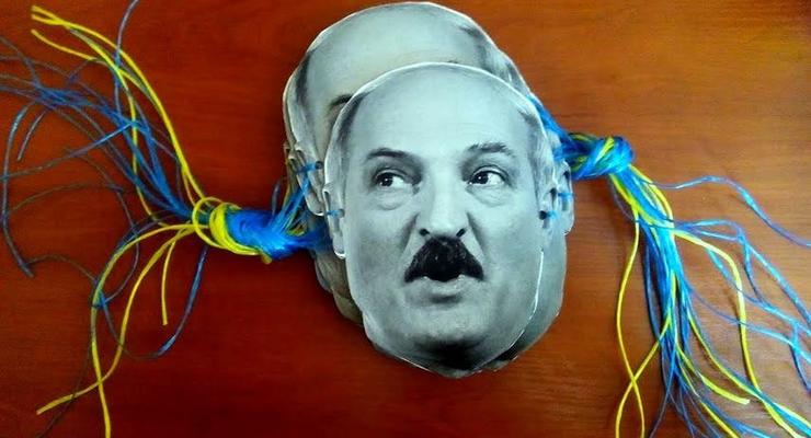 Украинцы в масках Лукашенко требовали свободы для заключенных беларусов
