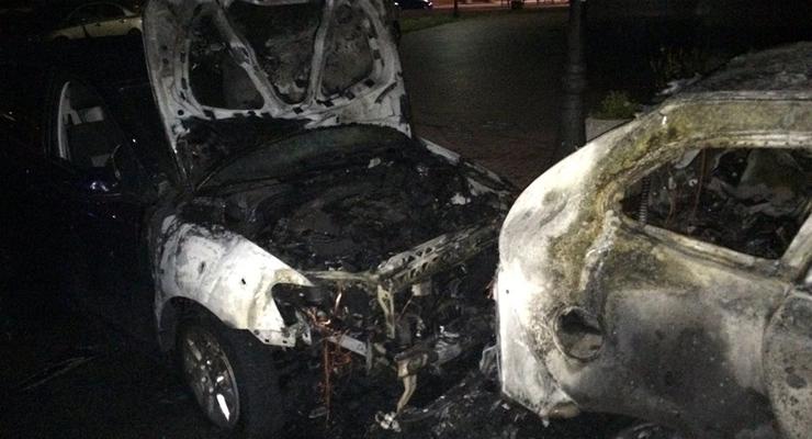 Ночью в Киеве сгорело четыре автомобиля