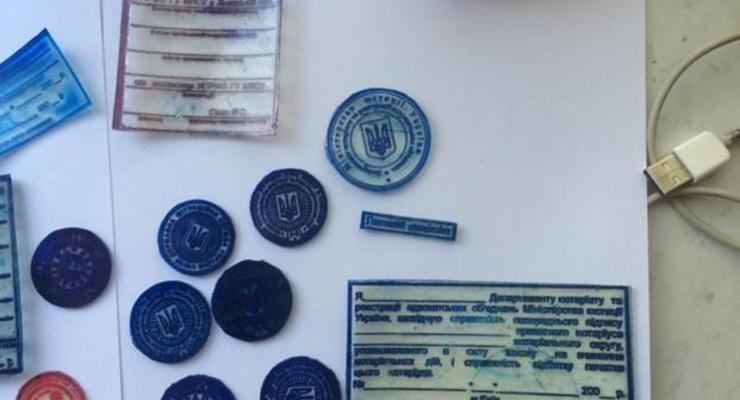 В подпольной типографии Киева изготавливали паспорта для мигрантов
