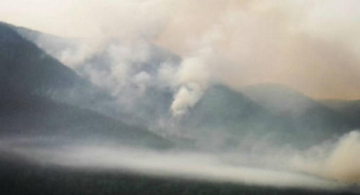 Туристы на озере Байкал жалуются на дым от лесных пожаров, которые бушуют в Бурятии