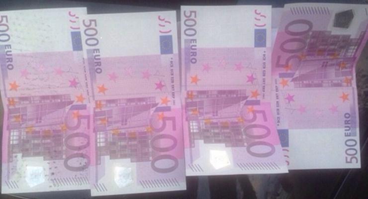 Двух юношей в Голосеевском районе поймали за распространением фальшивой валюты