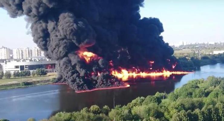 Пожар в Подмосковье: горит вода, СМИ сообщают о взрыве