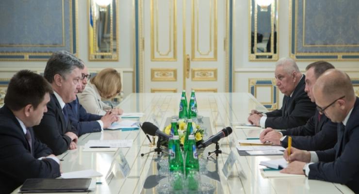 Порошенко и глава МИД Беларуси обсудили эскалацию в Донбассе