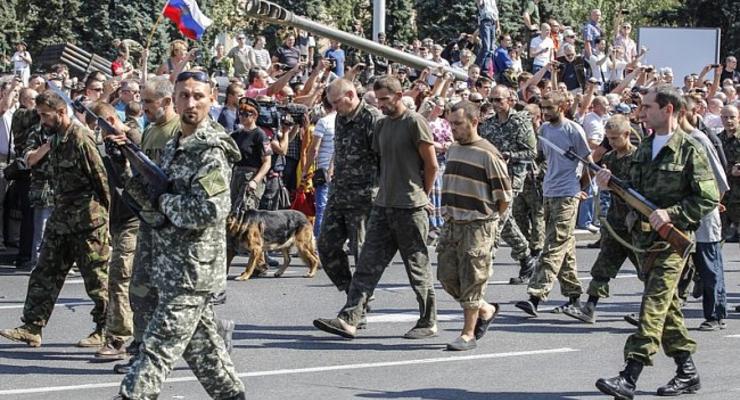Боевики планируют провести постановочный парад военнопленных