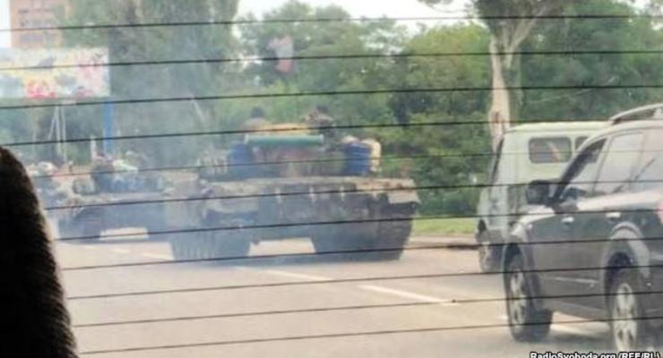 Через Донецк двигается колонна танков - СМИ