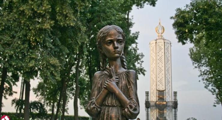 Оккупанты намерены разрушить памятники жертвам Голодомора - СМИ