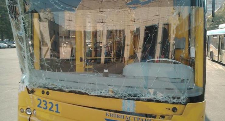 В Киеве разбили новый троллейбус